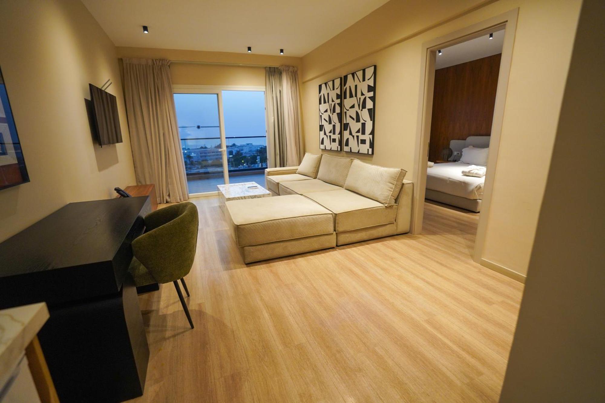 Junior Suite,1691992553:JPEG